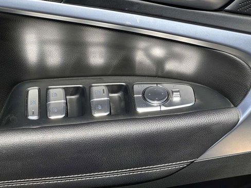 Used 2023 Genesis G70 2.0T AWD/4WD image 13