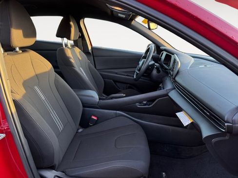 Certified 2025 Hyundai Elantra Sport image 15