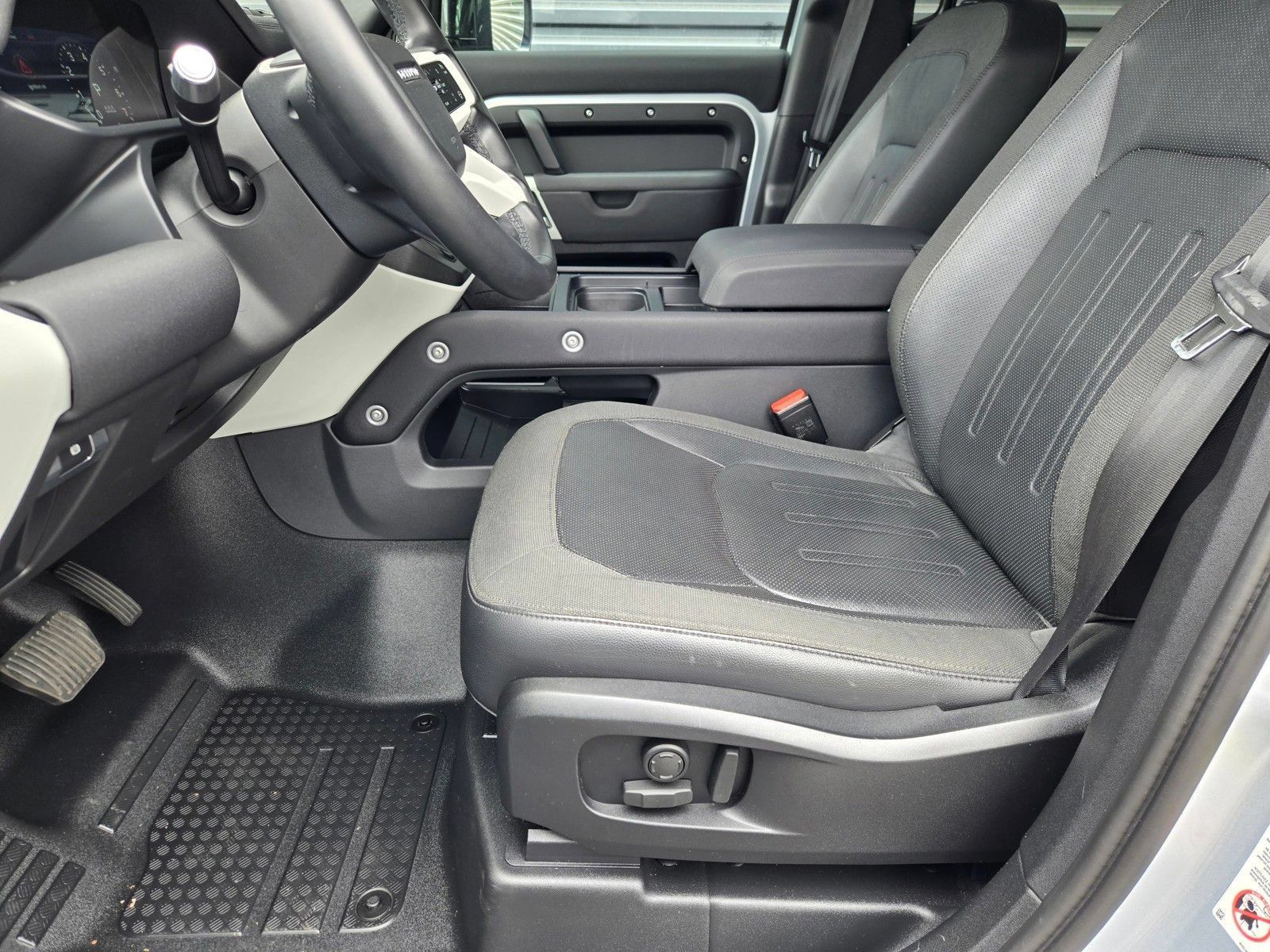 Used 2020 Land Rover Defender 110 SE AWD/4WD image 26