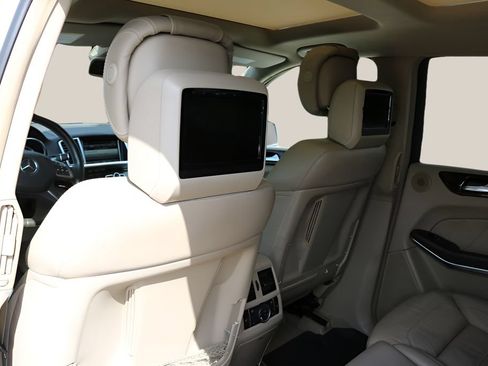 Used 2014 Mercedes-Benz GL 550 4MATIC image 16