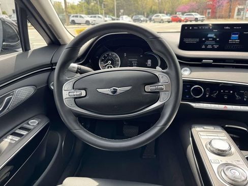 Certified 2025 Genesis GV70 2.5T AWD/4WD image 13