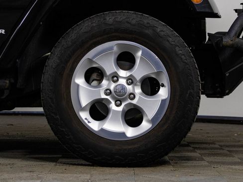 Used 2015 Jeep Wrangler Unlimited Sahara w/ Connectivity Group image 37