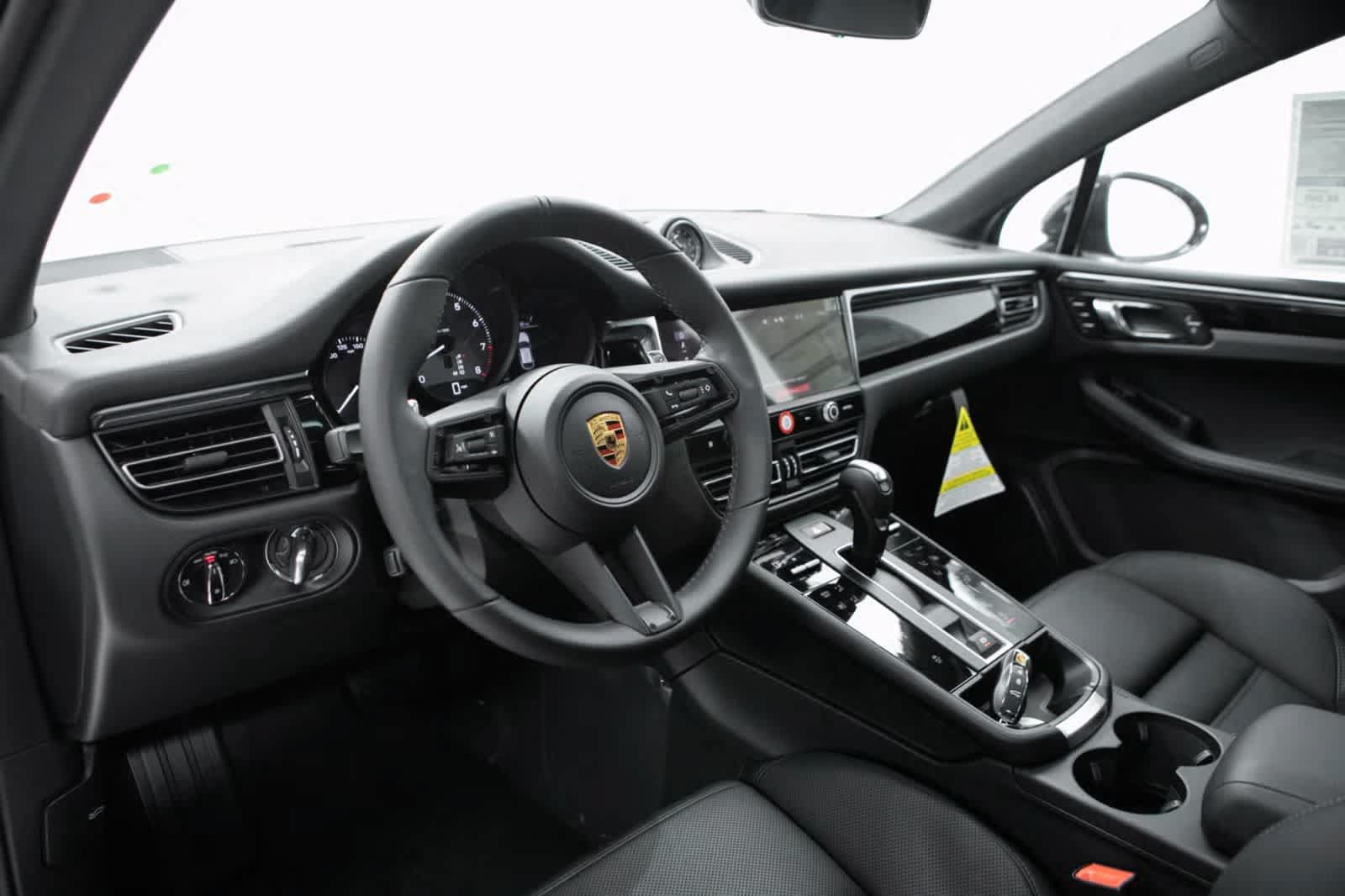 Certified 2026 Porsche Macan S AWD/4WD image 4