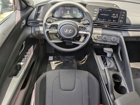New 2026 Hyundai Elantra SE FWD image 14