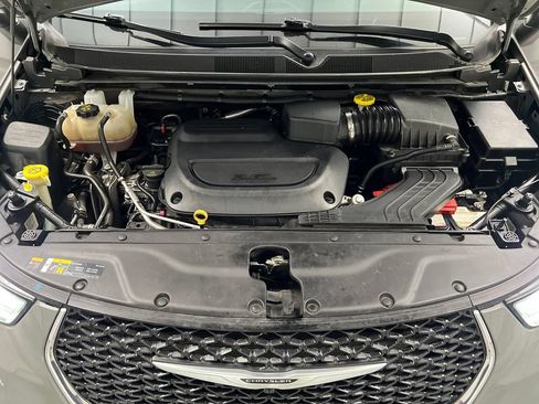 Used 2023 Chrysler Pacifica Touring-L FWD image 82