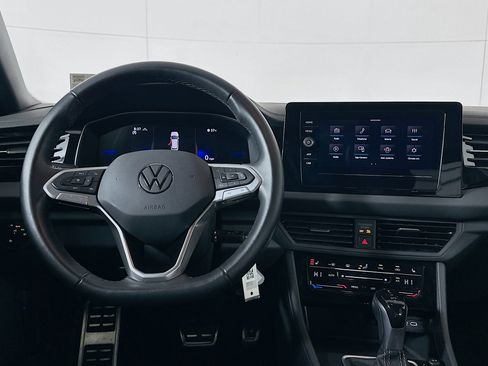 Used 2025 Volkswagen Jetta Sport image 18