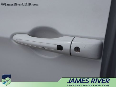 Used 2023 Chrysler Pacifica Touring-L FWD image 19