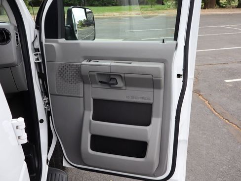 Used 2010 Ford E-350 and Econoline 350 XLT RWD image 27