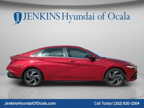 Used 2025 Hyundai Elantra SEL FWD image 2