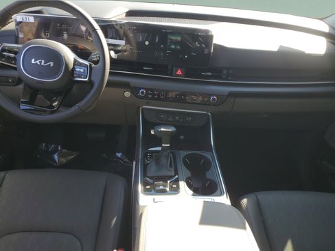 New 2026 Kia Carnival EX FWD image 10
