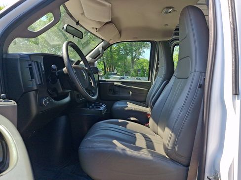 Used 2022 Chevrolet Express 2500 w/ Driver Convenience Package RWD image 15