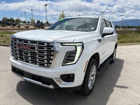 Used 2025 GMC Yukon Denali AWD/4WD image 3