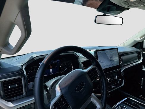Used 2024 Ford Expedition XLT RWD image 11