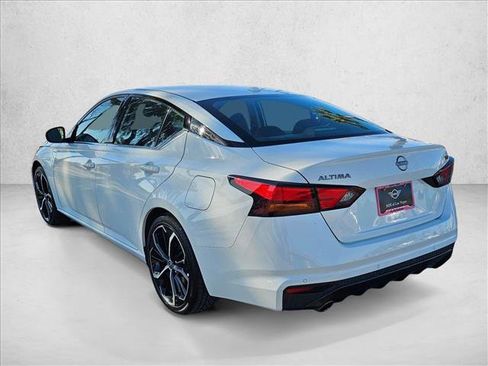 Used 2024 Nissan Altima 2.5 SR FWD image 8