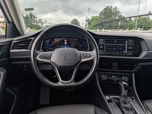 Used 2023 Volkswagen Jetta SE FWD image 29