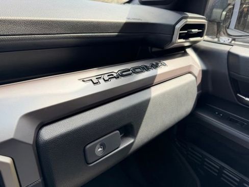 Used 2026 Toyota Tacoma TRD Off-Road AWD/4WD image 15