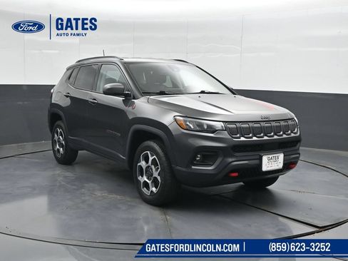 Used 2022 Jeep Compass Trailhawk w/ Trailhawk Convenience Group AWD/4WD image 4