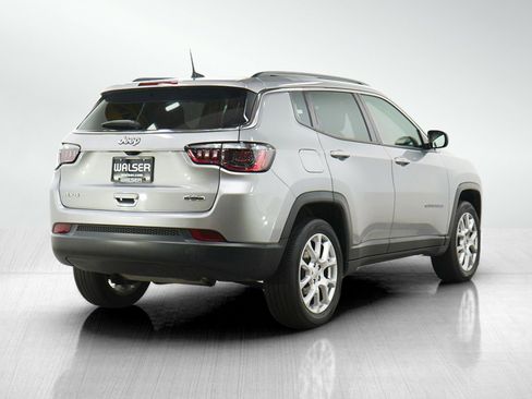 Used 2022 Jeep Compass Latitude AWD/4WD image 5