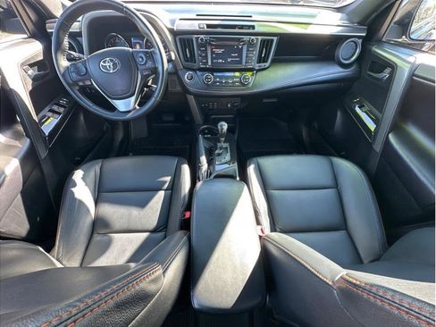 Used 2018 Toyota RAV4 SE w/ Power Extra Value Package image 20