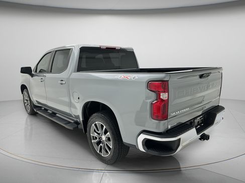 Used 2024 Chevrolet Silverado 1500 LT AWD/4WD image 7