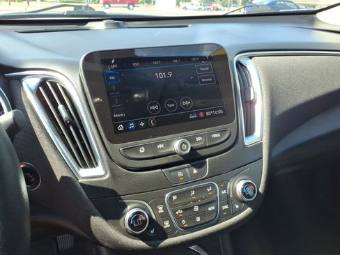 Used 2020 Chevrolet Malibu LT FWD image 21