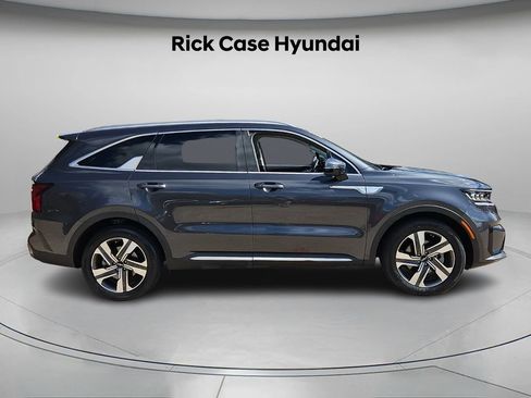 Used 2023 Kia Sorento SX Prestige w/ Panoramic Sunroof Package image 4