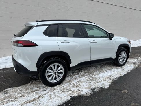 Used 2026 Toyota Corolla Cross LE w/ Moonroof Package image 4