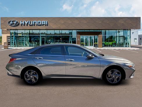 New 2026 Hyundai Elantra SEL Sport FWD image 9