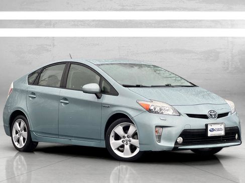 Used 2014 Toyota Prius Five image 2