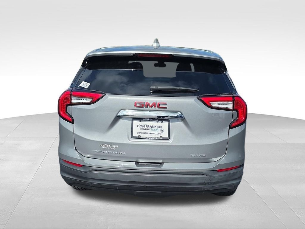 Used 2024 GMC Terrain SLE AWD/4WD image 4