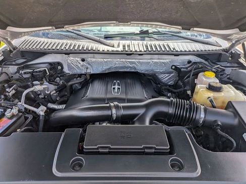 Used 2017 Lincoln Navigator Select AWD/4WD image 35