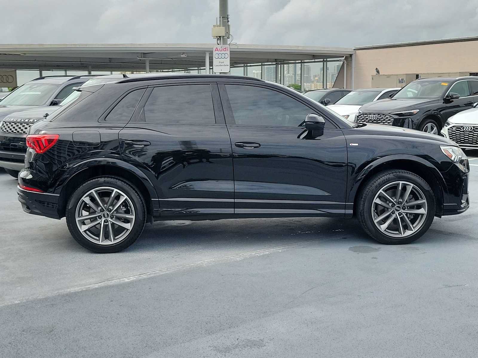 Certified 2025 Audi Q3 2.0T Premium w/ Convenience Package AWD/4WD image 7