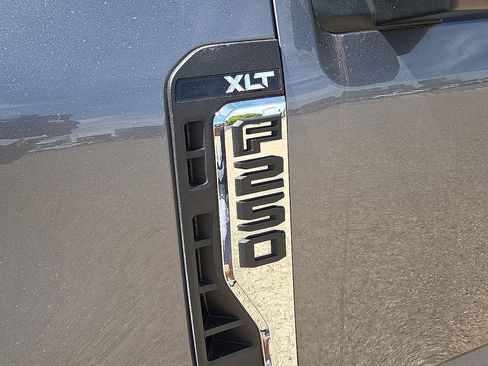 Used 2024 Ford F250 XLT AWD/4WD image 11