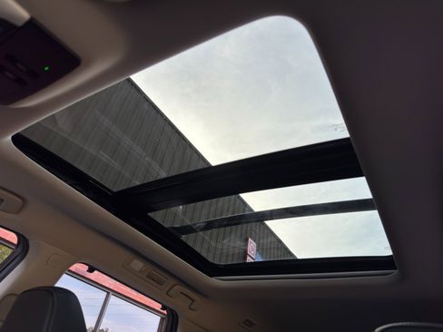 Used 2023 Nissan Pathfinder SL w/ SL Premium Package FWD image 11