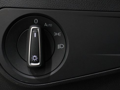 Used 2024 Volkswagen Tiguan SE image 10