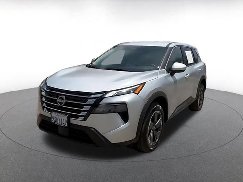 Used 2025 Nissan Rogue SV FWD image 7