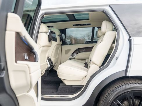 Used 2023 Land Rover Range Rover Long Wheelbase Autobiography image 33