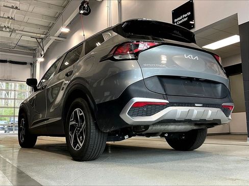 Used 2023 Kia Sportage LX image 6
