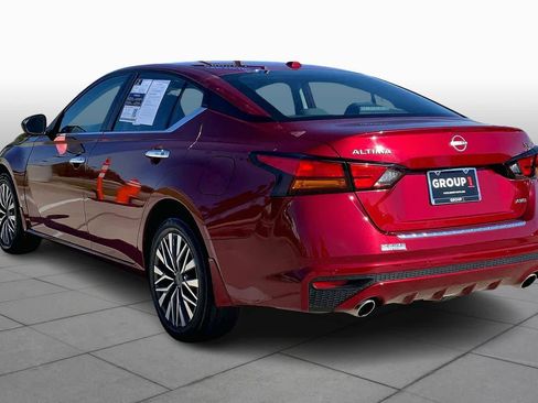 Used 2023 Nissan Altima 2.5 SV w/ SV Premium Package image 11