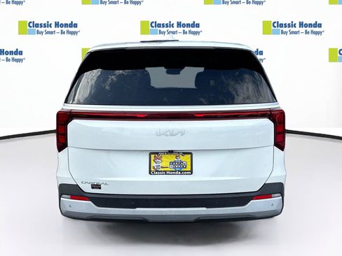Used 2025 Kia Carnival FWD image 7