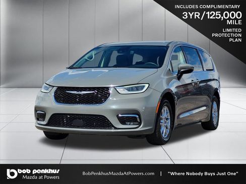 Used 2023 Chrysler Pacifica Touring-L FWD image 23