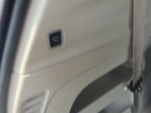 Used 2024 Chrysler Pacifica Touring-L FWD image 15
