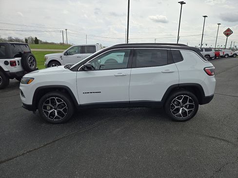 Used 2025 Jeep Compass Limited image 2