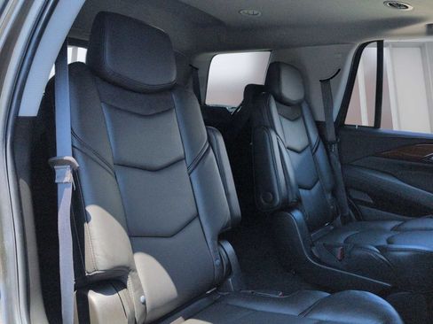 Used 2020 Cadillac Escalade Luxury RWD image 27