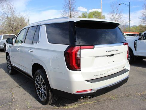 Used 2025 GMC Yukon Denali w/ Denali Reserve Package image 5