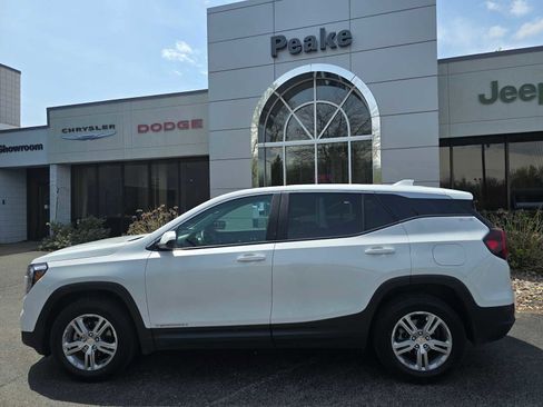 Used 2024 GMC Terrain SLE AWD/4WD image 3