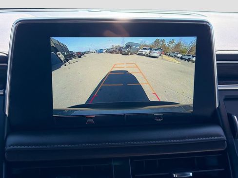 Used 2024 GMC Yukon SLT image 35