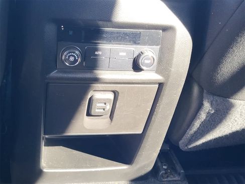 Used 2019 Chevrolet Traverse LT w/ LPO, Blackout Package image 28