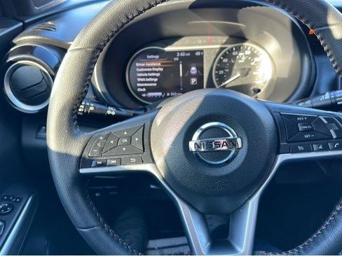 Used 2019 Nissan Kicks SR w/ SR Premium Package FWD image 17