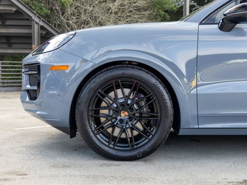 New 2026 Porsche Cayenne S image 13